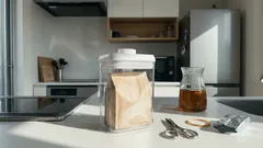 麦茶パックの保存、袋のままは卒業 湿気・におい移りを減らす密閉のコツ