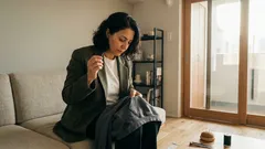 縫い目が目立たないほつれ直しはラダーステッチで決まり|初心者でもきれいに補修