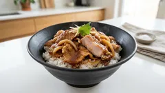 米粉でカリッと仕上がる、豚こま生姜焼き—たれが絡んでもべちゃつかない